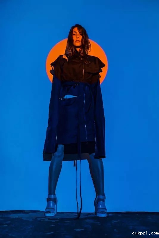 没有高端的造型灯效怎么办？不妨试试投影仪吧