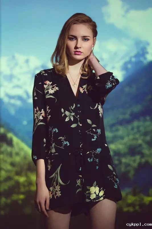 没有高端的造型灯效怎么办？不妨试试投影仪吧