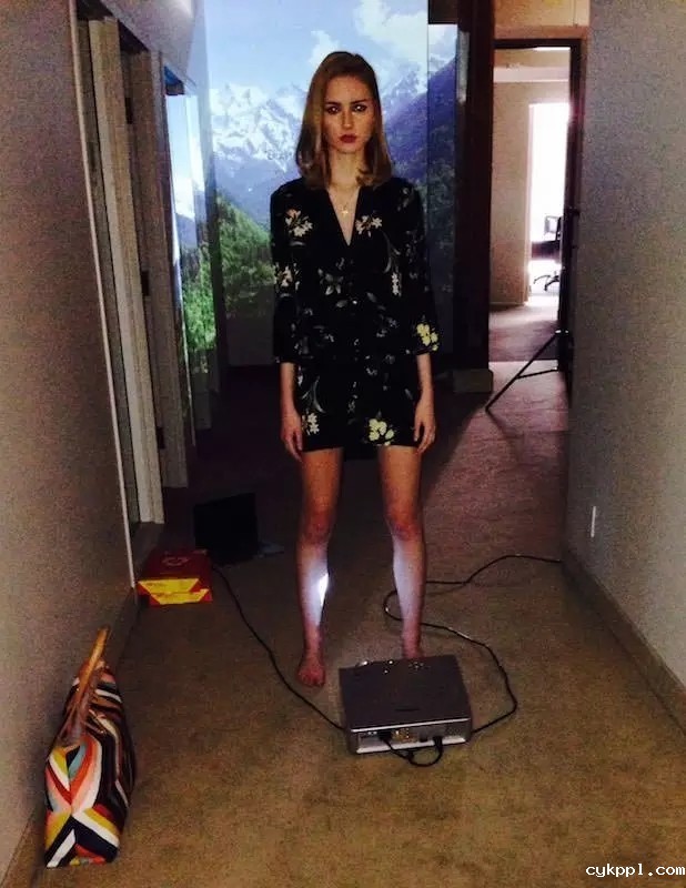 没有高端的造型灯效怎么办？不妨试试投影仪吧