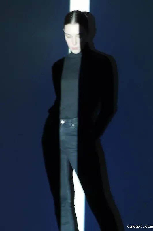 没有高端的造型灯效怎么办？不妨试试投影仪吧