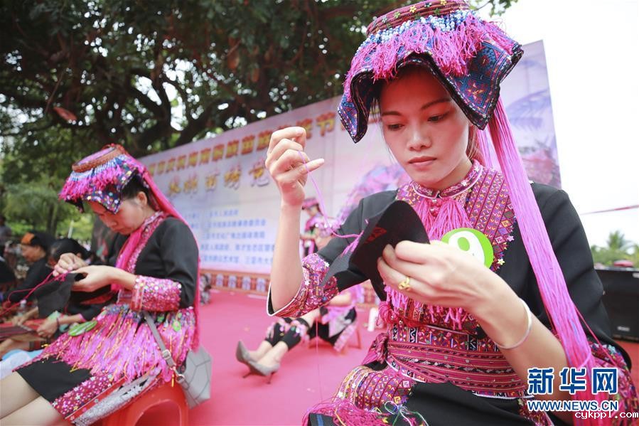 海南黎苗同胞喜迎“三月三”