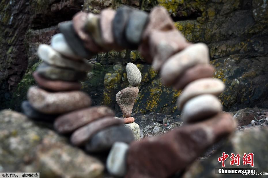 欧洲举办立石大赛 小小石头挑战地心引力