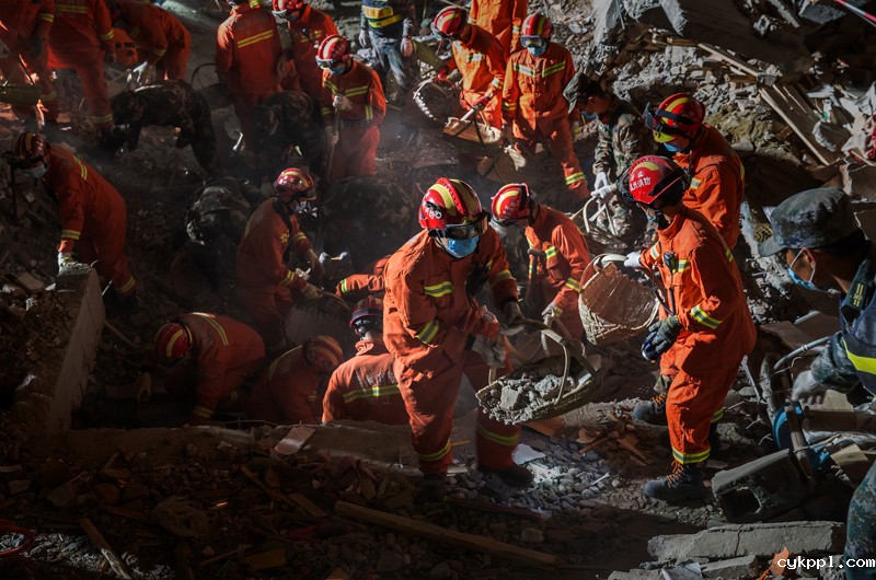 废墟下，母亲打来求救电话
