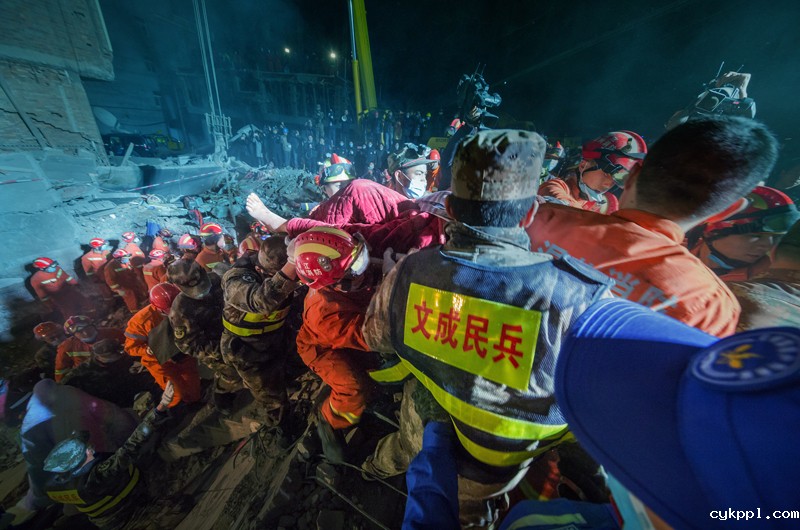 废墟下，母亲打来求救电话