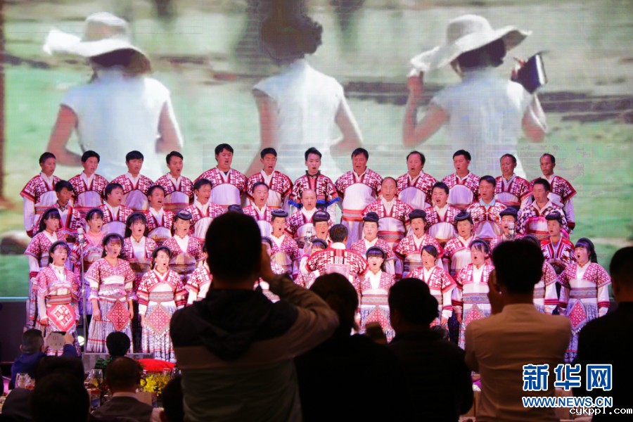 “拿起锄头干活，放下锄头唱歌”——他们从田间地头唱到国际舞台