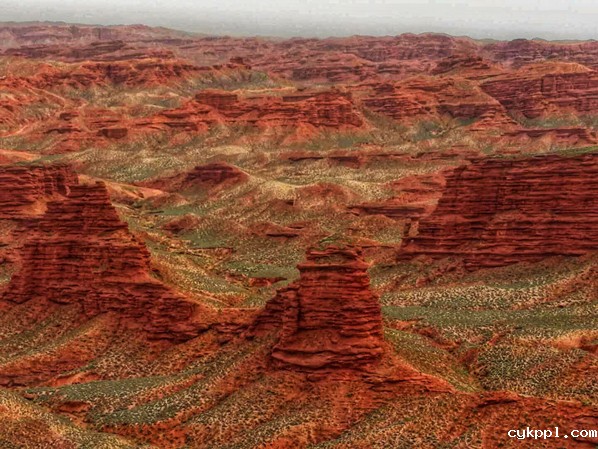 甘肃张掖：平山湖大峡谷成探险旅游的新亮点