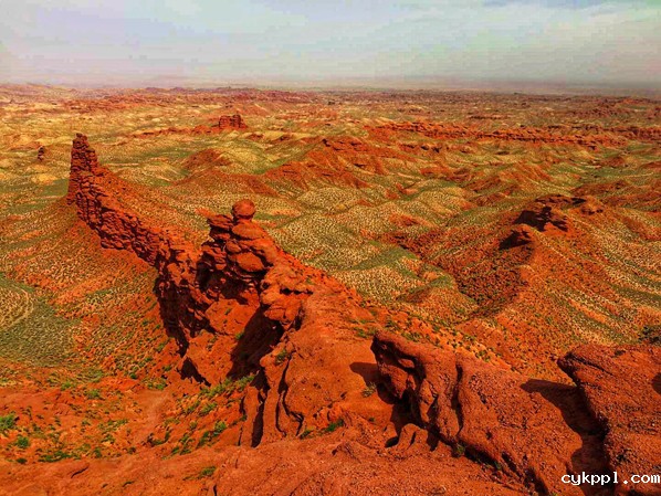 甘肃张掖：平山湖大峡谷成探险旅游的新亮点