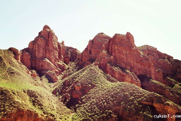 甘肃张掖：平山湖大峡谷成探险旅游的新亮点