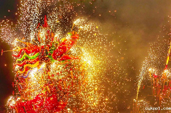 揭阳火龙劲舞闹新春