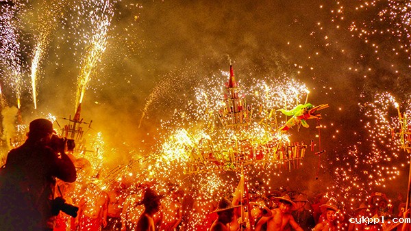 揭阳火龙劲舞闹新春