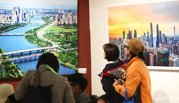 喜迎新中国成立70周年——全国主流媒体“航拍中国”摄影图片展在京开幕