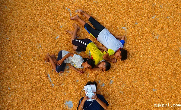 《＂增强四力＂摄影记者在基层汇报展》受到观众好评