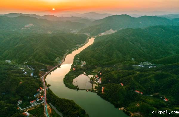 红土地上炼“四力” 长征起点悟初心