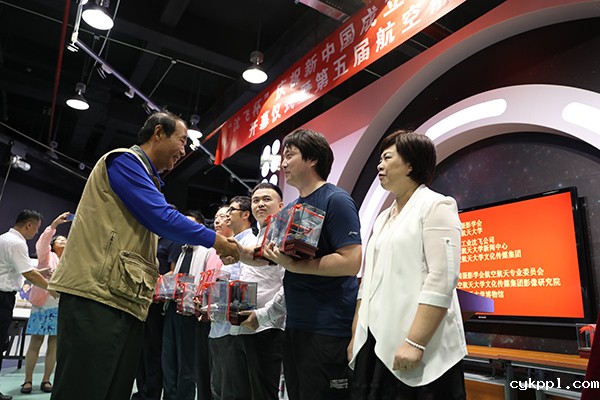 庆祝新中国成立70周年航空航天辉煌成就图片大展开幕暨＂沈飞杯＂第五届航空航天摄影大赛颁奖仪式在北京航空航天博物馆举行