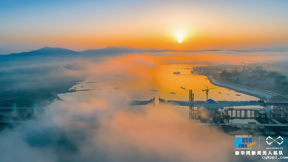 航拍记录郑万高铁汉江特大桥建设过程