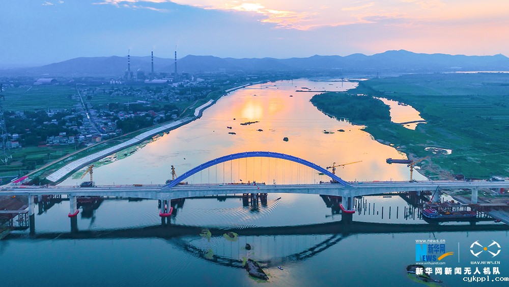 航拍记录郑万高铁汉江特大桥建设过程