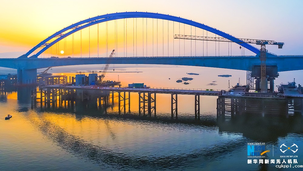 航拍记录郑万高铁汉江特大桥建设过程