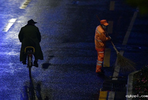 我在现场|让自己在这场“战疫”中坚持得更久一些 我在现场|让自己在这场“战疫”中坚持得更久一些