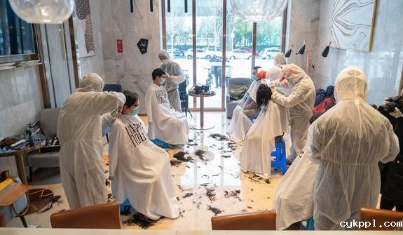 武汉：服务医护 从“头”开始