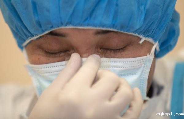 白衣战士，你的名字写满了这个春天！