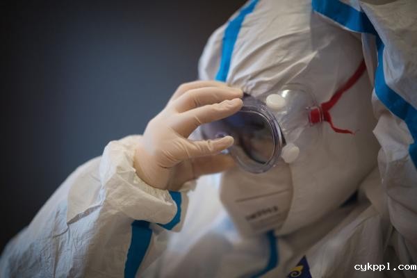 白衣战士，你的名字写满了这个春天！