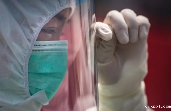 白衣战士，你的名字写满了这个春天！