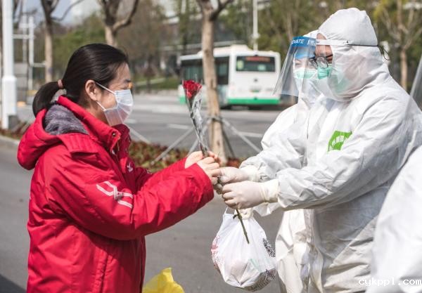 白衣战士，你的名字写满了这个春天！