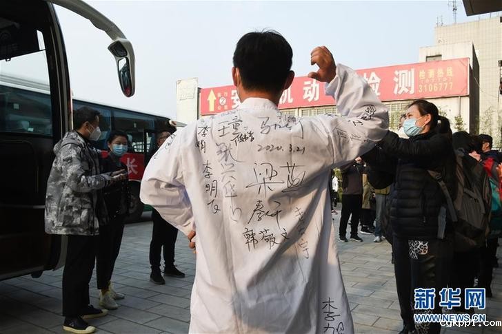 向最可爱的人要签名！