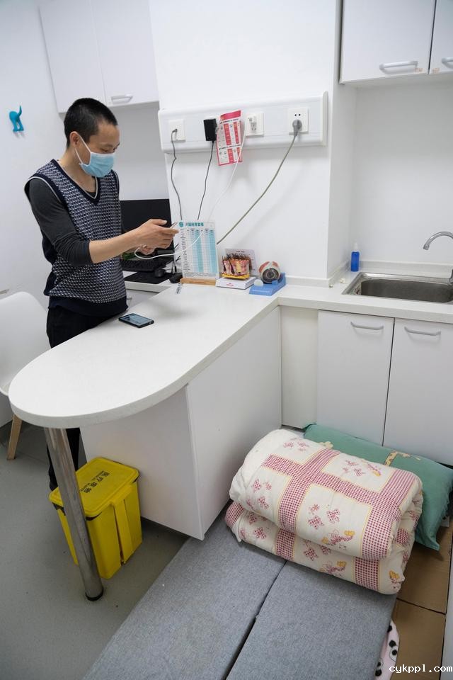 幸好有你,喵星人、汪星人的临时“奶爸”