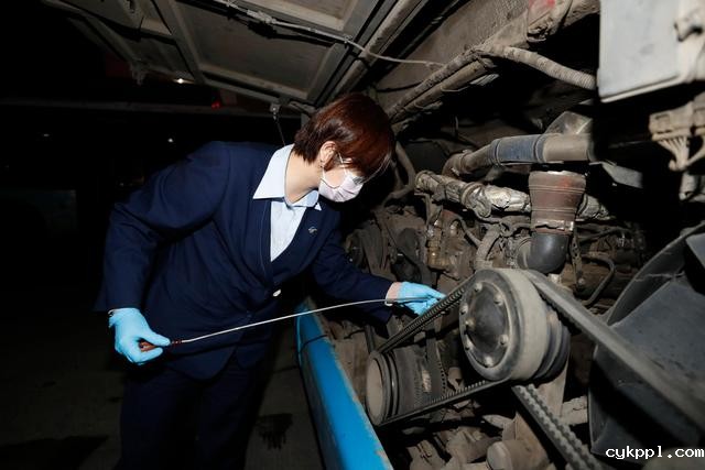 武汉市部分公交车恢复开行