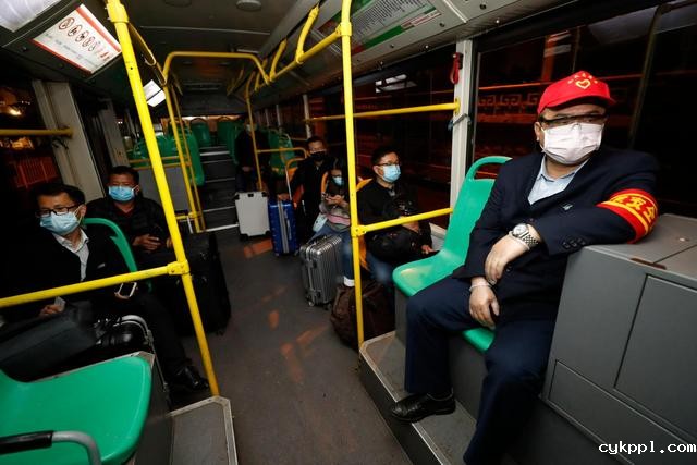 武汉市部分公交车恢复开行