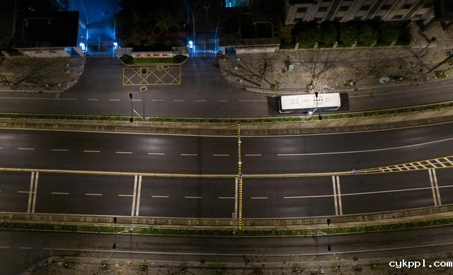 武汉市部分公交车恢复开行