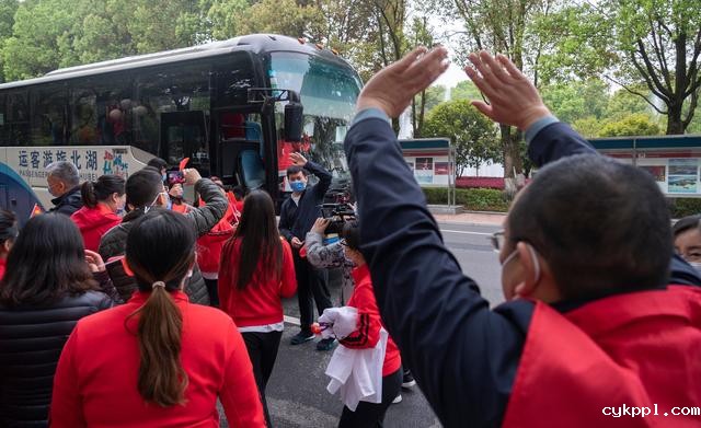 北京市属医院医疗队返程