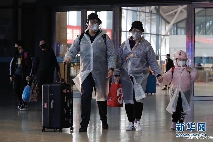 武汉开出“解封”后开往湖北省外的首趟始发列车