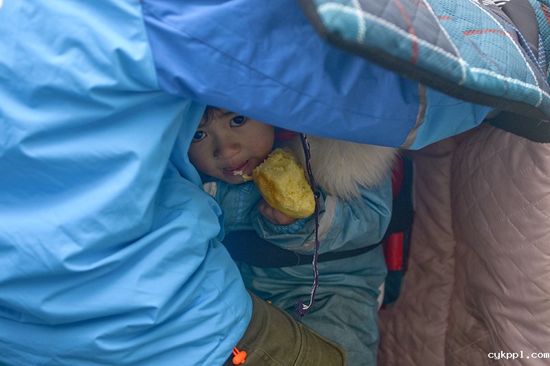 抱着女儿送外卖 命运因爱被改写