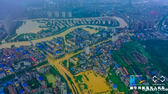 新华鹰现场|湖北咸宁暴雨 多部门紧急救援