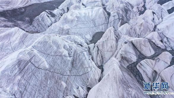 鸟瞰长江源最雄伟的冰川——岗加曲巴冰川