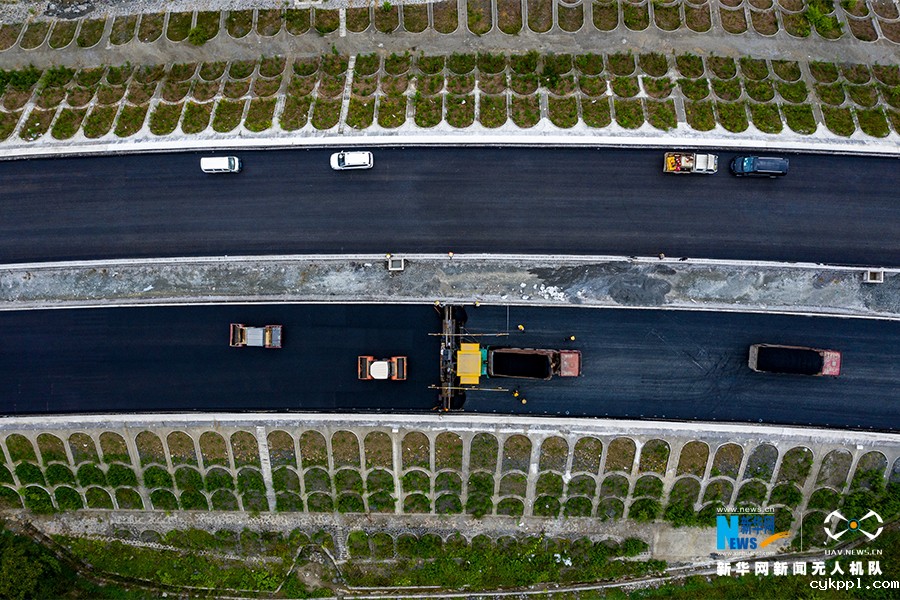 无人机航拍:重庆石黔高速进入最后冲刺阶段