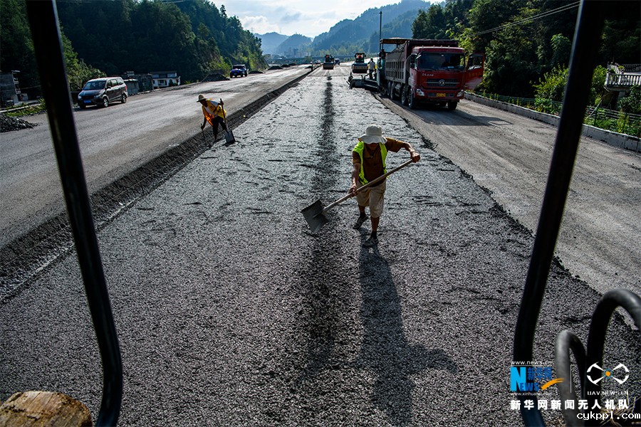 无人机航拍:重庆石黔高速进入最后冲刺阶段