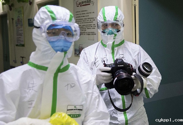 ＂在抗疫一线锤炼四力”新闻摄影学术报告会在日照举行