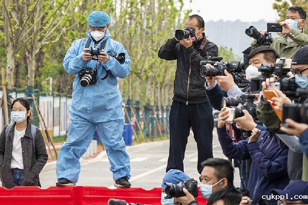 ＂在抗疫一线锤炼四力”新闻摄影学术报告会在日照举行