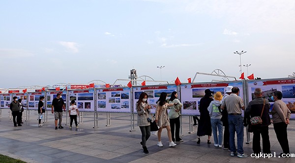 山东日照：新闻摄影周国庆假日受热捧