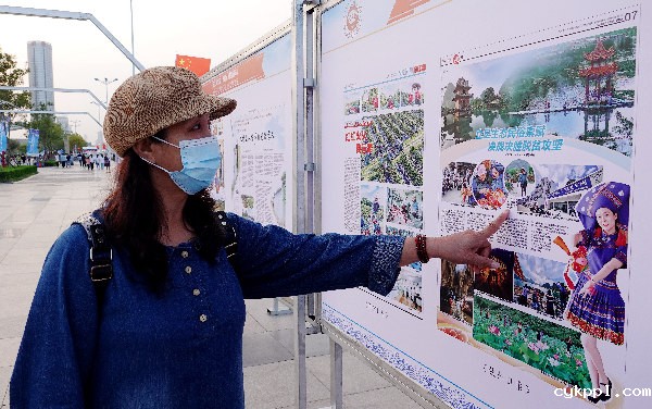 山东日照：新闻摄影周国庆假日受热捧