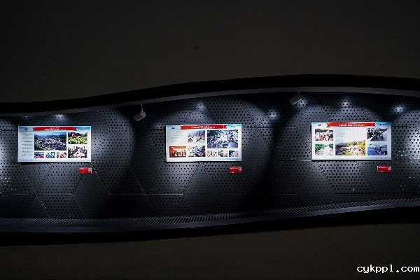 “上海之巅讲好中国故事”系列活动 中国脱贫攻坚优秀摄影作品全国巡展在中国第一高楼揭幕 “上海之巅讲好中国故事”系列活动 中国脱贫攻坚优秀摄影作品全国巡展在中国第一高楼揭幕