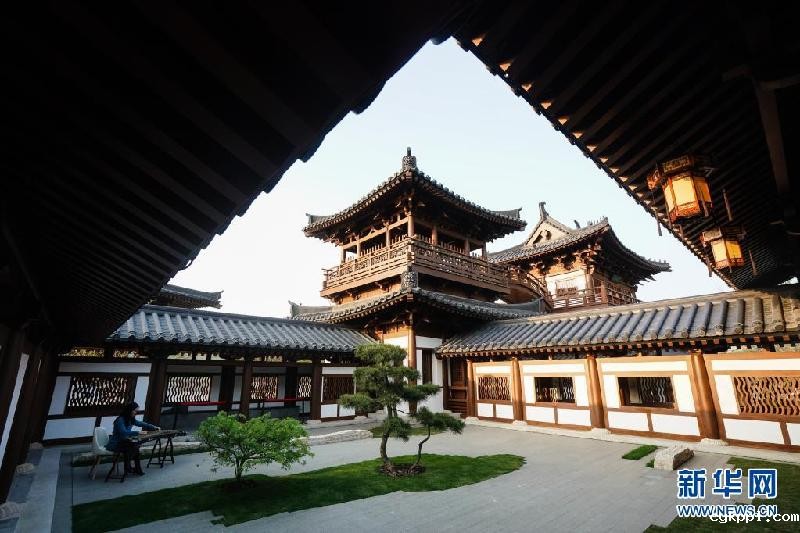 废弃矿坑变身精美园林