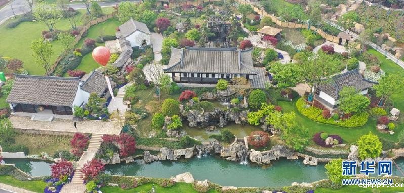 废弃矿坑变身精美园林