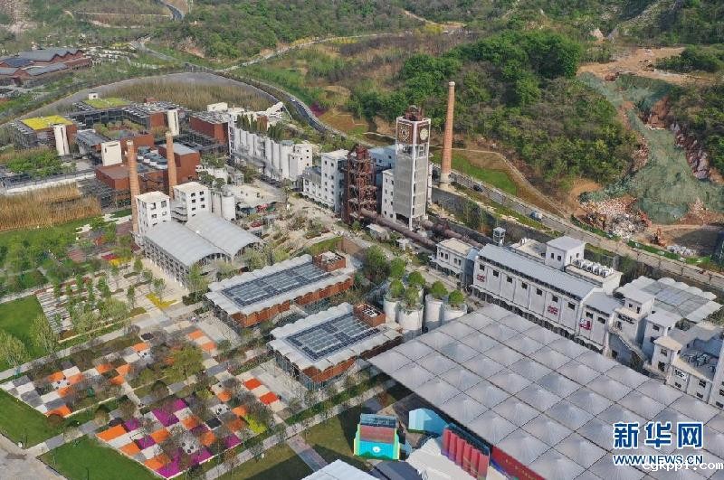 废弃矿坑变身精美园林