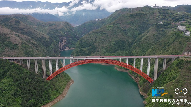 沿着高速看中国|瞰三峡库区绿色蝶变