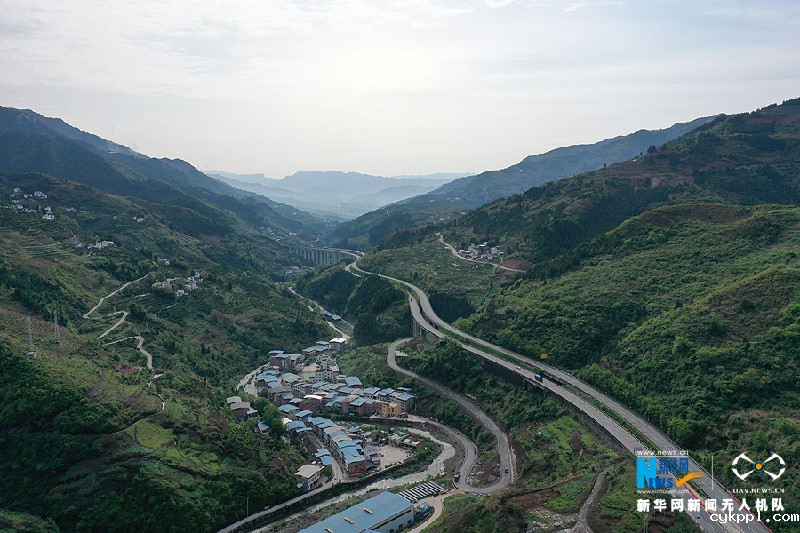沿着高速看中国|瞰三峡库区绿色蝶变