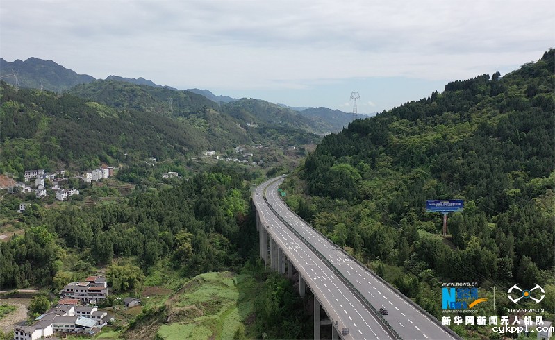 沿着高速看中国|瞰三峡库区绿色蝶变